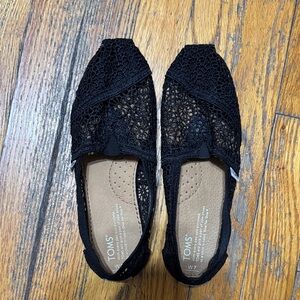 TOMS Women's Black Lace Flats